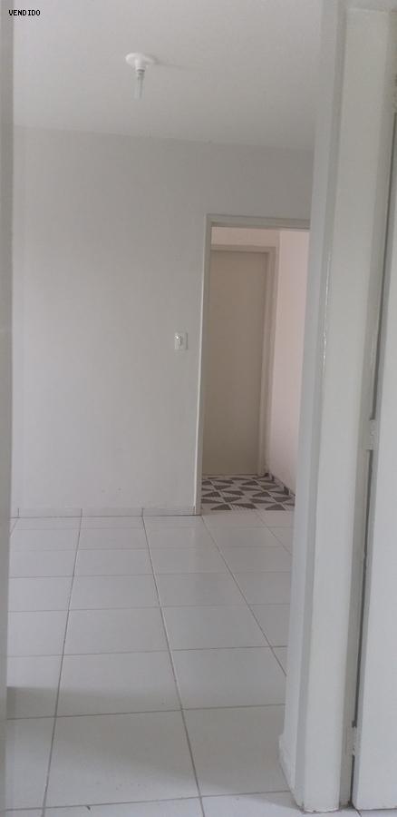 Apartamento à venda com 2 quartos, 60m² - Foto 11