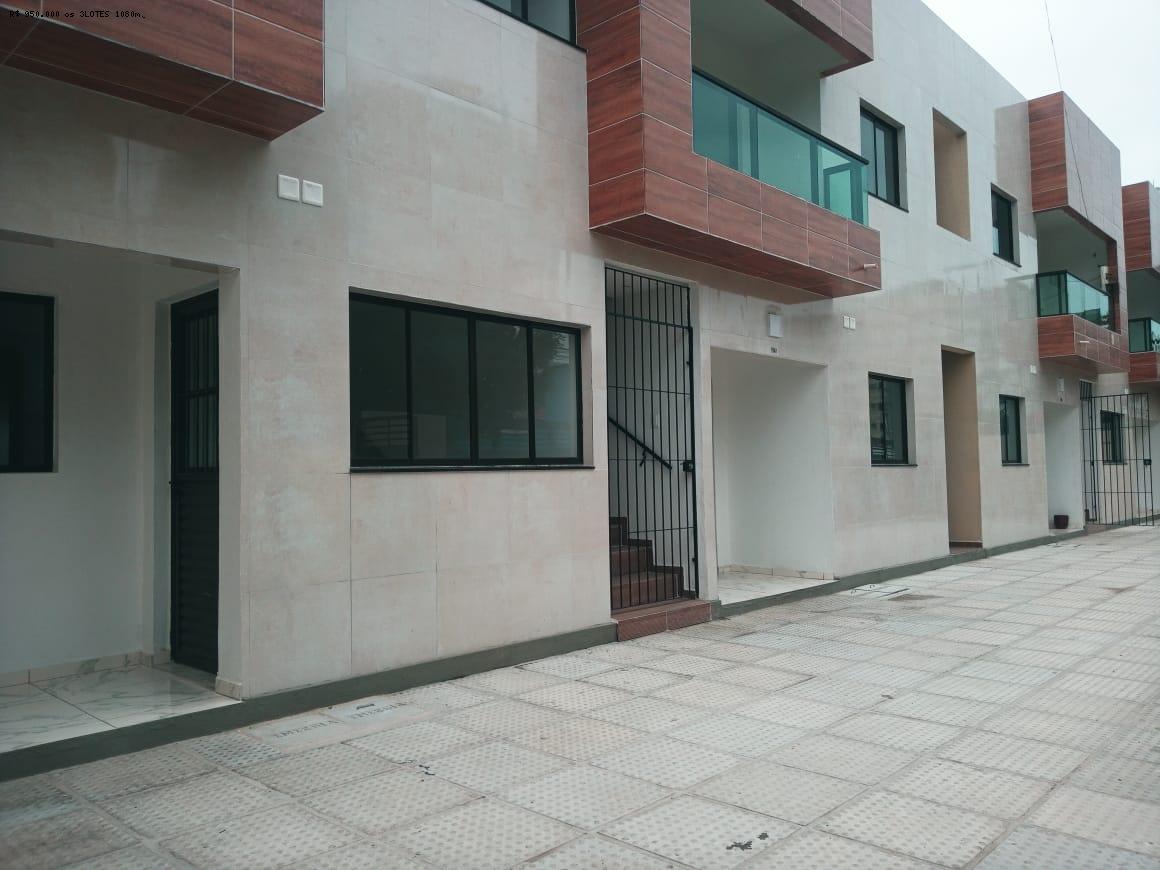 Casa à venda com 3 quartos, 60m² - Foto 1